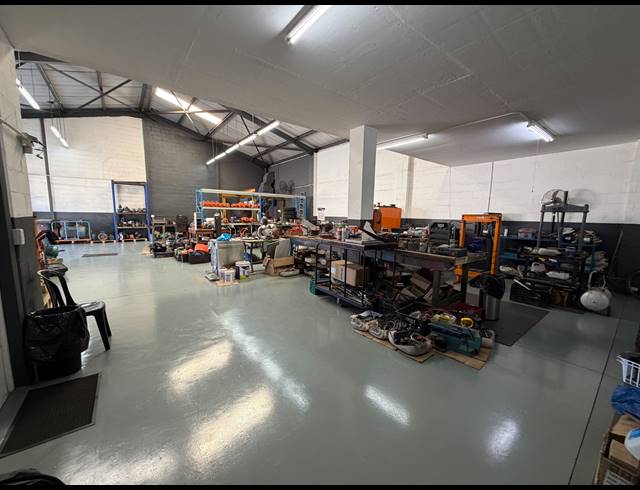 420M² WAREHOUSE TO LET IN EPPING INDUSTRIAL